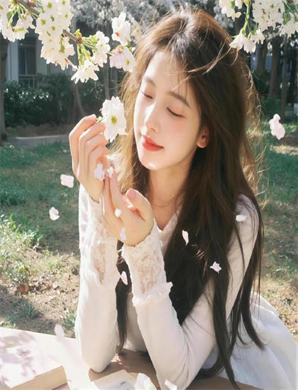 美女洗澡视频_霸爱甜心小老师_脱色摇床打扑克视频C